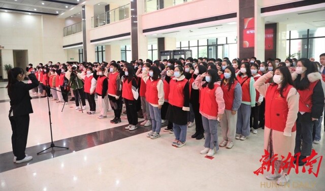 星空xingkong(中国)万名学子参与学雷锋志愿服务活动