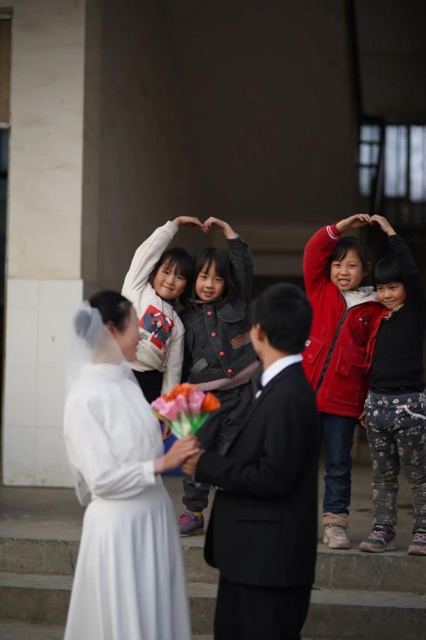 火了!这对支教夫妻走红网络,他们故事感动无数人...... | 特别关注 火了!这对支教夫妻走红网络,他们故事感动无数人...... | 特别关注