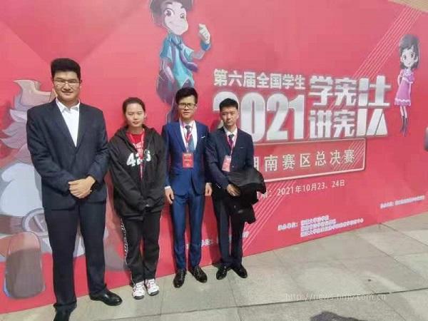参赛师生合影.jpg 参赛师生合影.jpg